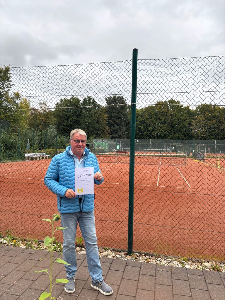 Siegerfoto Herren 60 Doppel der Clubmeisterschaften beim TSC Oberbecksen-Bad Oeynhausen e.V.